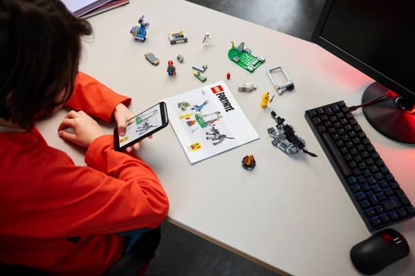Peely och Sparkplugs läger LEGO® Fortnite (77075)