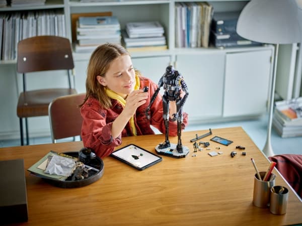 LEGO Star Wars 75434 K-2SO™ Security Droid