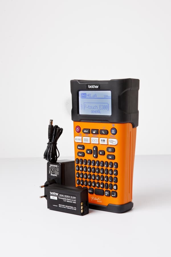 Brother P-Touch PT-E300VP - etikettenhet - monokrom - termopapper - rulle (1,8 cm) - 180 dpi - upp till 20 mm/sek.