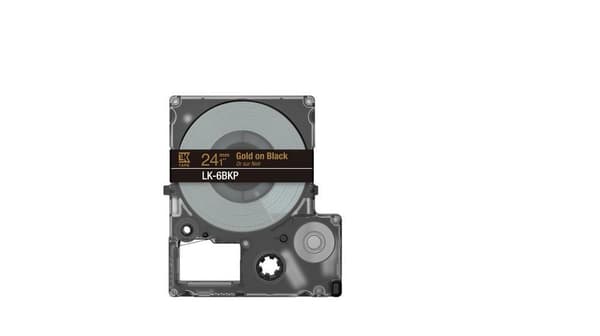 Epson LabelWorks LK-6BKP - metallisk - guld på sort - rulle (2,4 cm x 9 m) 1 kassette(r) hængende boks - tapekassette - til LabelWorks LW-C610 (C53S67