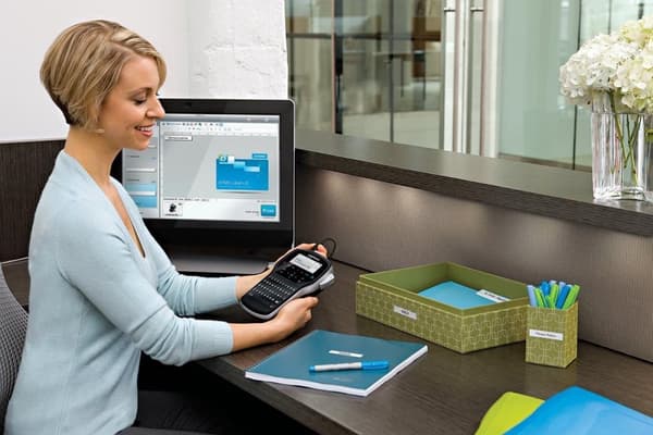 DYMO LabelManager 280 i et praktisk etui (SoftCase) QWY (2091152)