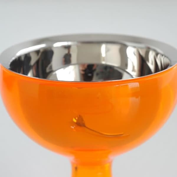 Alessi Big Love Set som består av en glassskål i 18/10 rostfritt stål och termoplastharts, apelsin och en