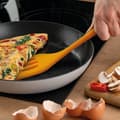 Miniatyrbild 2 av 3: Fackelmann - 40370 - Soft Collection Silikonspade för frityr 29 x 7 x 1,5 cm Svart eller orange