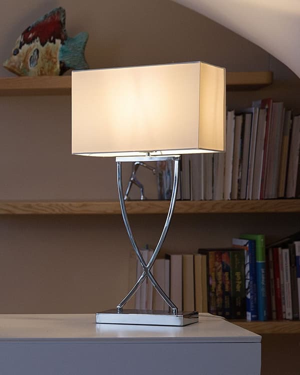 Bordslampa i Silver med Vit Lampskärm Rektangulär