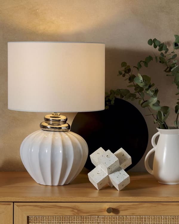 Bordslampa Vit Keramik Högglansad Ribbad Bas