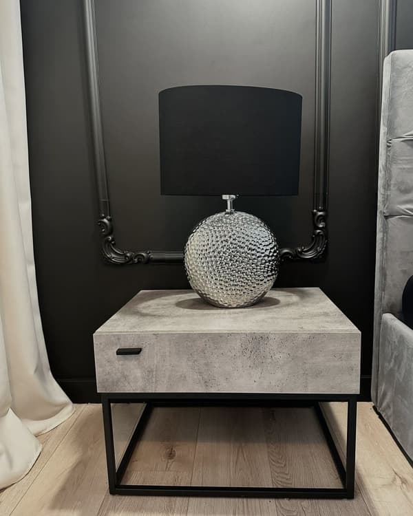 Bordslampa med Svart Skärm och Silver Lampfot
