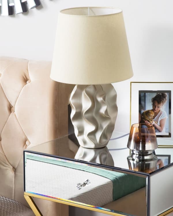Bordlampa Guld/Beige med Dekorativ Fot