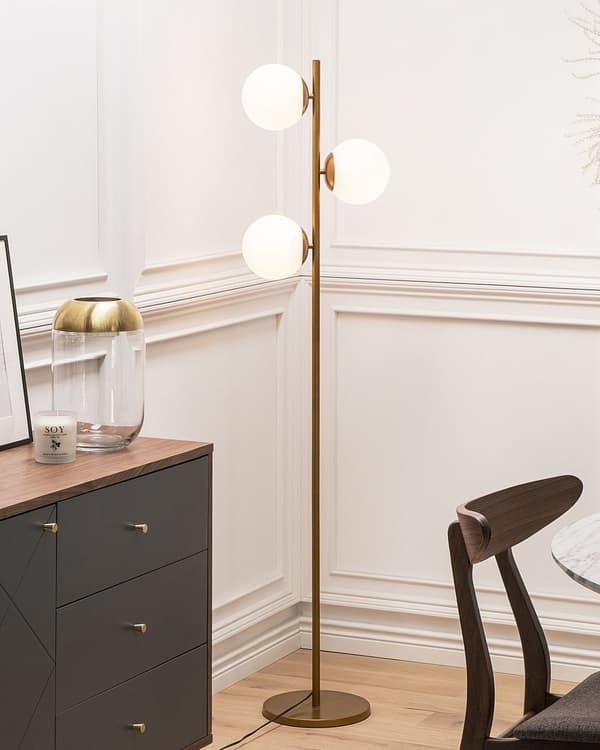 Golvlampa i Guld med 3 Glasskärmar
