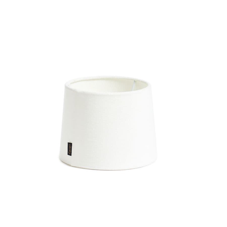 GYNNING DESIGN - SIGNATUR CAROLINA SAMMETSKÄRM 25CM VIT