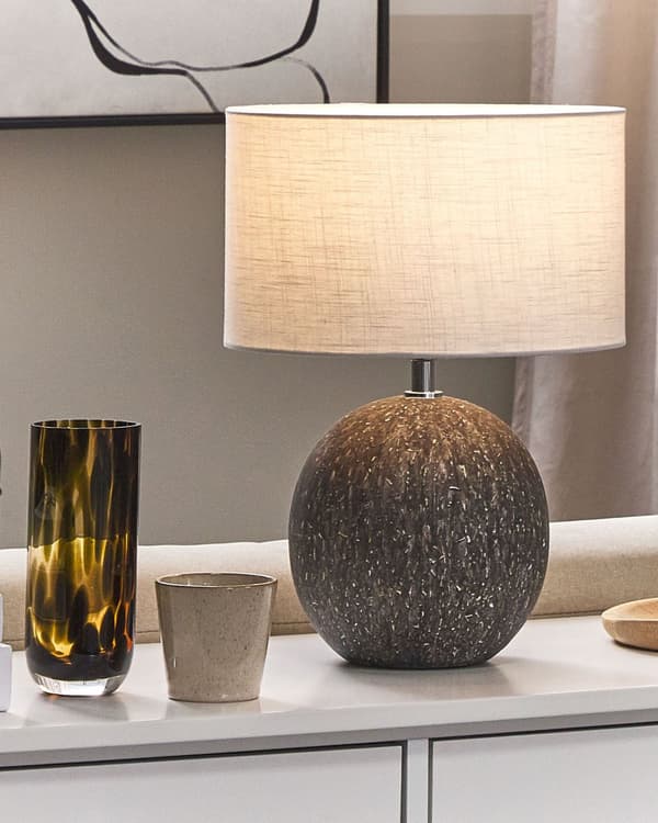 Bordslampa Svart Keramik Bas Unik Form Vit Tygskärm Modern Design Hembelysning