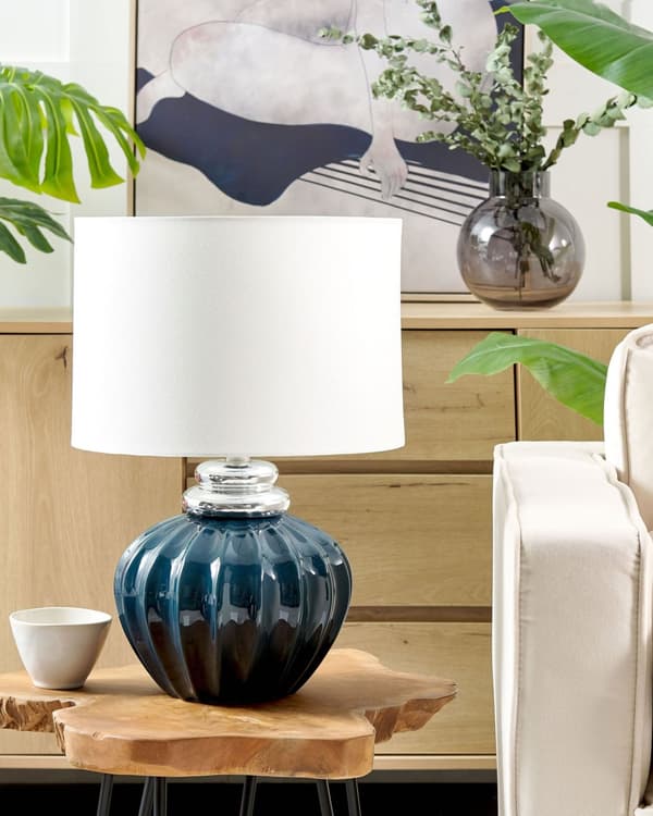 Bordslampa Vit Keramik Högglansad Ribbad Bas