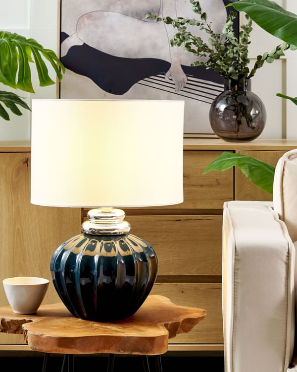Bordslampa Vit Keramik Högglansad Ribbad Bas