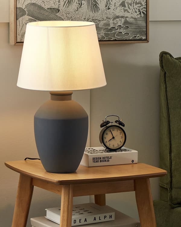 Bordslampa Grå Keramik Sockel Linne Trumformad Skärm Minimalistisk Design