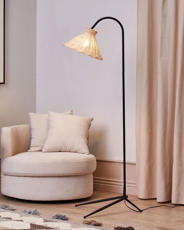 Golvlampa Naturlig Rotting 148 cm Metall Svart Ben Justerbar Skärm Boho Traditionell Stil Vardagsrum Sovrum