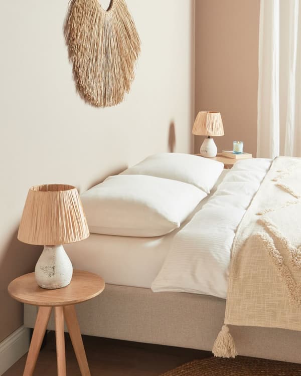 Set med 2 bordslampor Vit och naturlig keramisk pappersmassa Konformade skärmar Sliten effekt Minimalistisk design