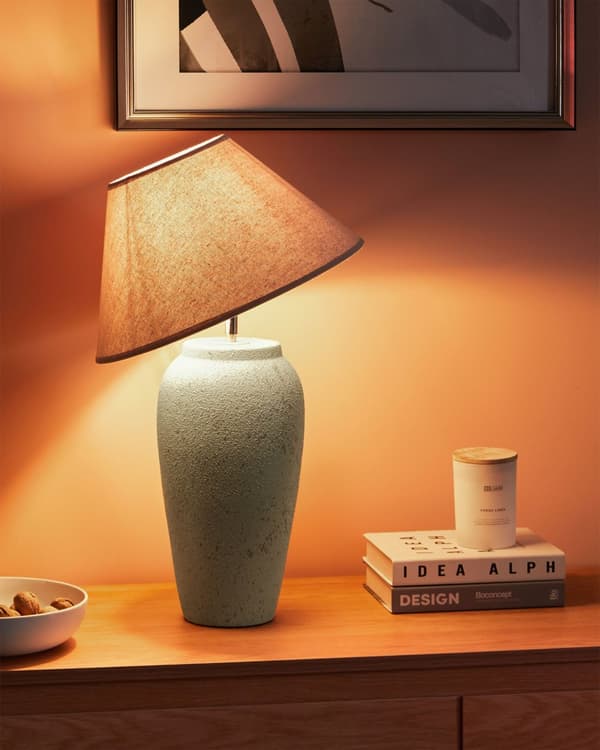 Bordslampa Vit keramikbas Linne Justerbar konskärm Sliten effekt Modern minimalistisk design Vardagsrum Sovrum