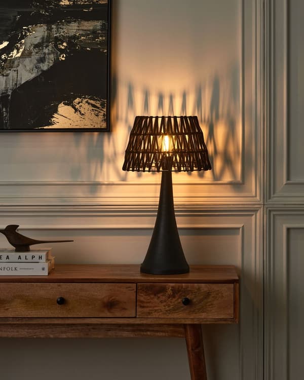 Bordslampa Svart Bomullsskärm Mangoträ Bas Metallram Enkel Ljus Modern Design Hemtillbehör Vardagsrum