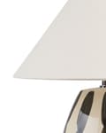 Miniatyrbild 6 av 9: Bordslampa Ljusbeige och svart keramik 41 cm Vit konskärm Handgjord Sängbord Vardagsrum Sovrum Belysning