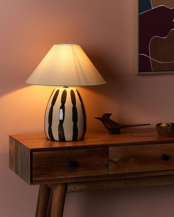 Bordslampa Ljusbeige och svart keramik 41 cm Vit konskärm Handgjord Sängbord Vardagsrum Sovrum Belysning