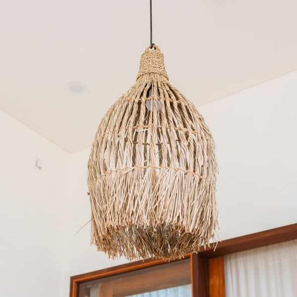 Rootz Seagrass Loftslampe – Boho Lampeskærm Pendellampe – Naturlig hængelampe – Stor tragtformet Seagrass Lampeskærm LAMPUNG (Ø 40 cm)