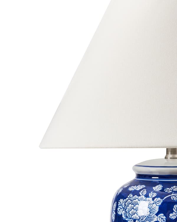 Bordslampa Blå och Vit Porslinsfot Linneskärm Trumformad Blomsterdesign Belysning Sovrum Vardagsrum