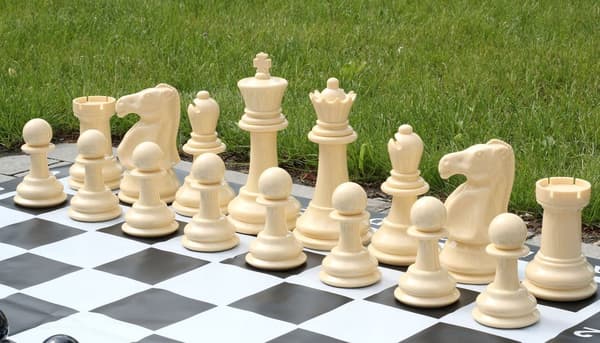 Litet schackset för utomhusbruk/trädgård (kung 20 cm) - figurer + schackbräde i vinyl
