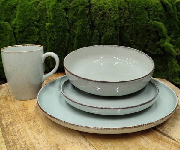 Syvä posliinilautanen 20 cm mintunvihreä pilkullinen