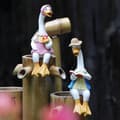 Miniatyrbillede 2 af 5: Bomclap-statuer til haven – 2-pak harpiks-siddende ænder, udendørs dekoration til haven, dekorative gårdstatuer