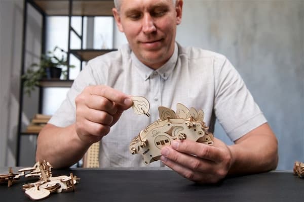 3D Træpuslespil Stegosaurus uGEARS