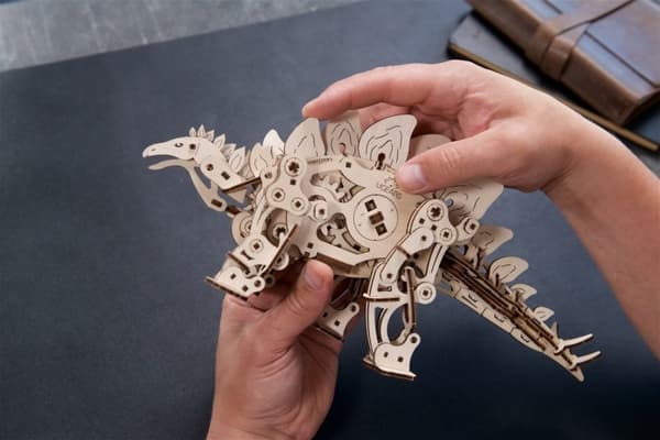 3D Træpuslespil Stegosaurus uGEARS