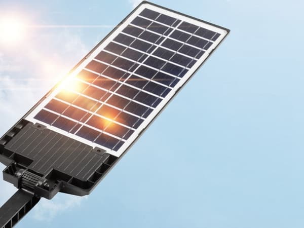 Uppfart / Garage / Rörelse Lampa - Med Solceller & Fjärrkontroll
