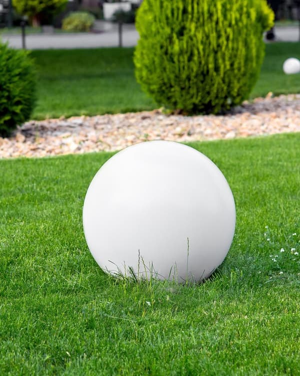 Kuglelampe Hvid Plast Ø 50 cm Rund Udendørs Belysning LED Kuglelys Lampe med Fjernbetjening Havelys Gulvlampe RGB Udelys med Batteri