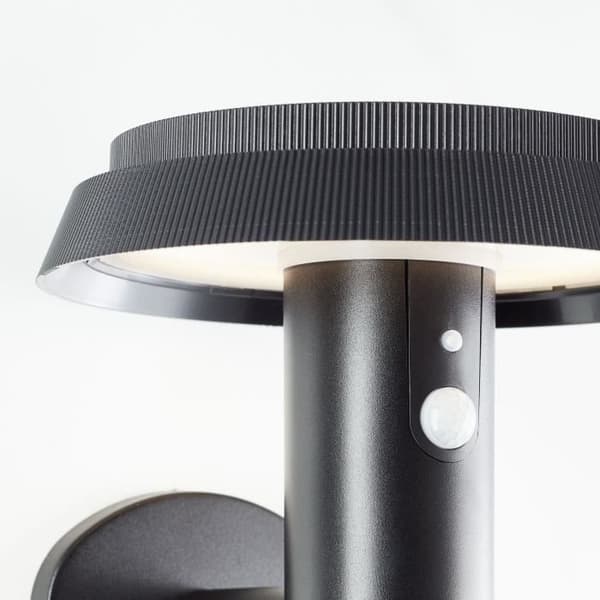 Udendørs væglampe - BRILLIANT - ALVERO - LED og solcelledrevet - Bevægelsessensor - Metal og plastik - 4 W - Sort