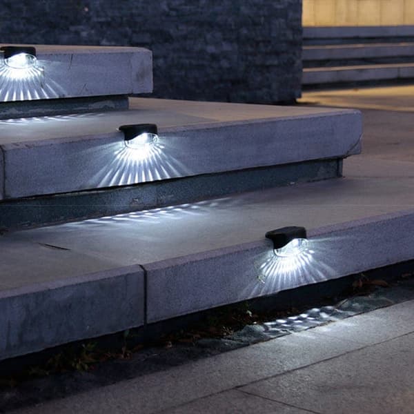 OBOSOE 8 Pack Solar Powered LED Trappe & Væglamper Udendørs, Vandtætte Lys til Hegn & Gangbro