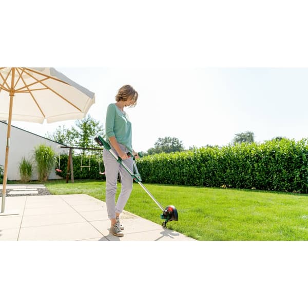 Bosch Home and Garden UniversalGrassCut 18V-260 Batteri Grästrimmer inkl. batteri, inklusive laddningsstation 18 V 2 Ah