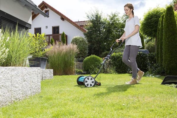 GARDENA Cylinder Plæneklipper 330 Plæneklipper - Klippebredde 33 cm - Plæner op til ca. 150 m²