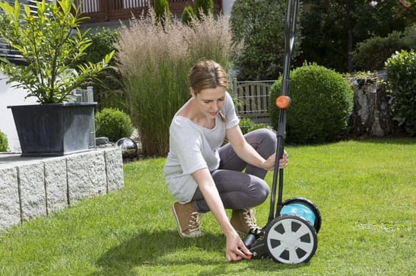 GARDENA Cylinder Plæneklipper 330 Plæneklipper - Klippebredde 33 cm - Plæner op til ca. 150 m²