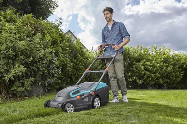 GARDENA PowerMax™ 1800/42 Sähköinen ruohonleikkuri Ruohonleikkuri (moottoroitu) - Leikkuuleveys 42 cm - Nurmikot jopa n. 800 m²