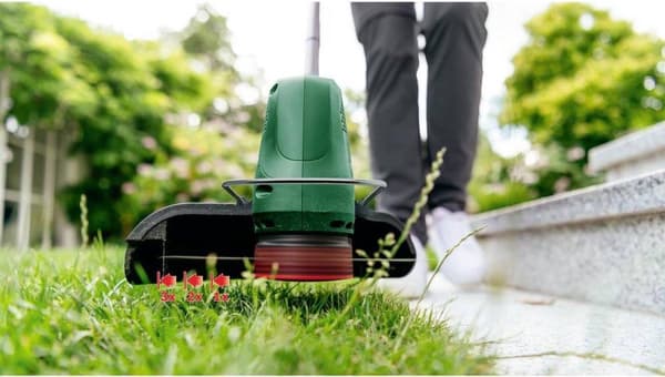Bosch EasyGrassCut 18V-260 Inc. 2 x 18 V Li-Ion batteri (2,0 Ah) & AL1810 CV oplader