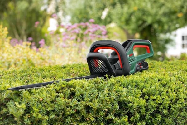 Bosch UniversalHedgeCut 18-55 Hækkeklipper - Separat krop (leveres uden batteri og oplader)