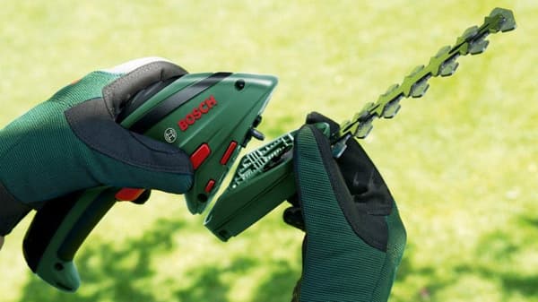 Bosch ISIO sladdlös grässax - Inkl. teleskophandtag, 3,6 V batteri (1,5 Ah) och 3,5 timmars laddare