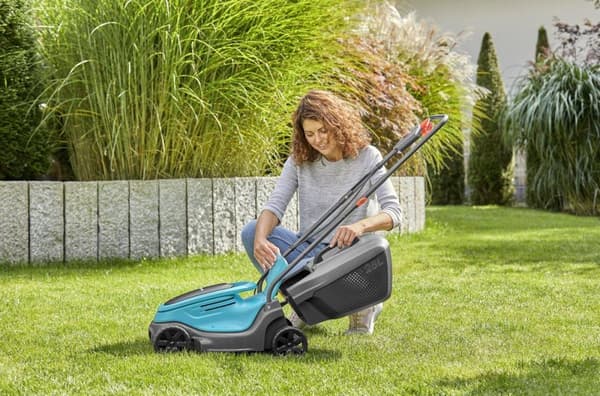 Gardena PowerMax 30/18V Solo - ruohonleikkuri - sähköinen 4 Ah laturi mukana - 30cm - 8 kg (14630-55)