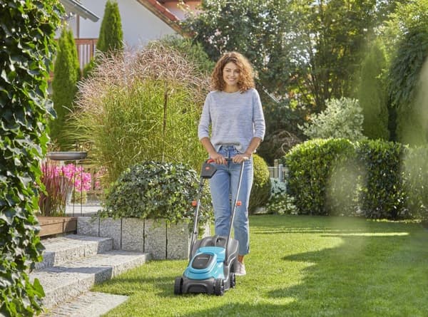 Gardena PowerMax 30/18V Solo - ruohonleikkuri - sähköinen 4 Ah laturi mukana - 30cm - 8 kg (14630-55)