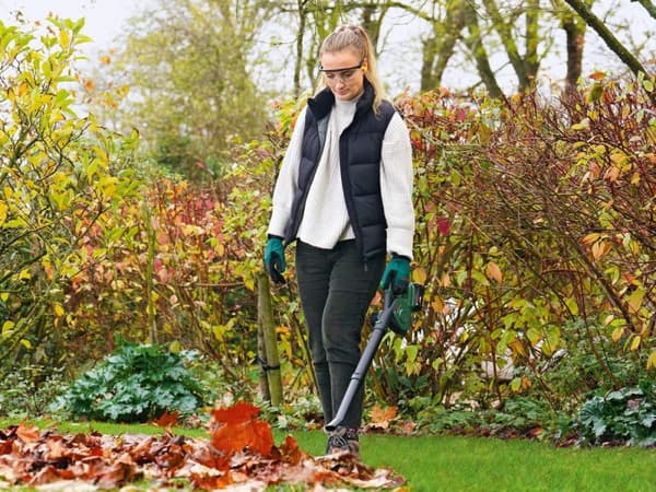 Bosch UniversalLeafBlower 18V-130 trådløs løvblæser solo (06008A0601)