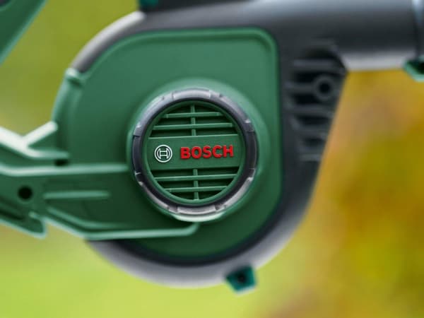 Bosch UniversalLeafBlower 18V-130 trådløs løvblæser solo (06008A0601)