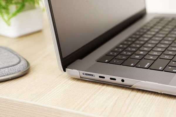 Moshi Moshi Moshi iGlaze Hardshell Case - MacBook Air 13.6" M2 Case (2022) (Stealth Black) (Stealth Black)
