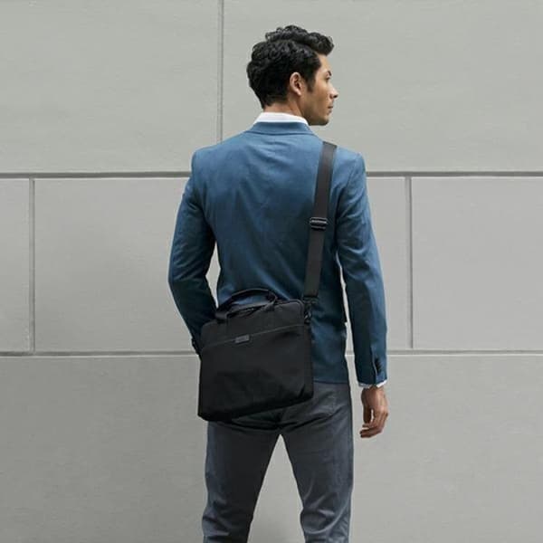 UNIQ Datorfodral 16'' Torba Stockholm - Midnight Svart