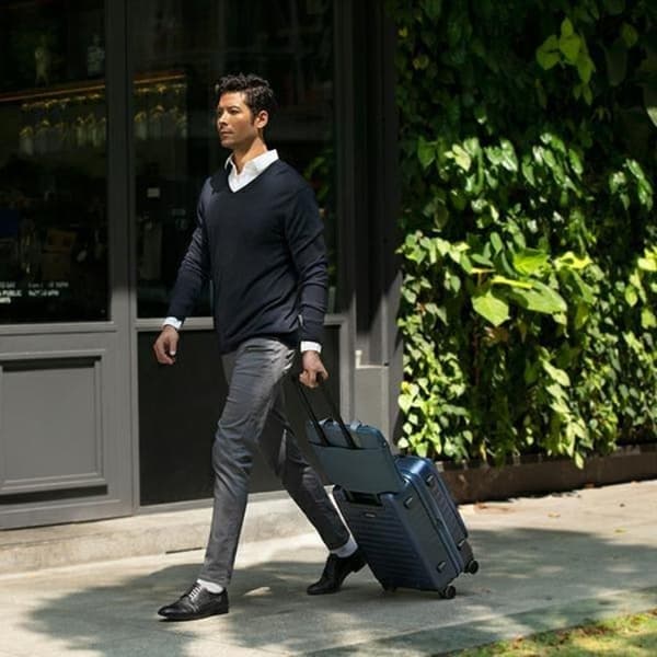 UNIQ Datorfodral 16'' Torba Stockholm - Midnight Svart