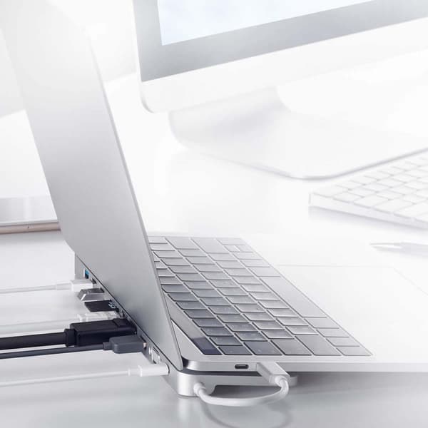 aten Telakka USB-C™ 1x DisplayPort Female / 1x HDMI Type A Female / 1x VGA Female Gigabit Telakka 11-Väylä Hopea