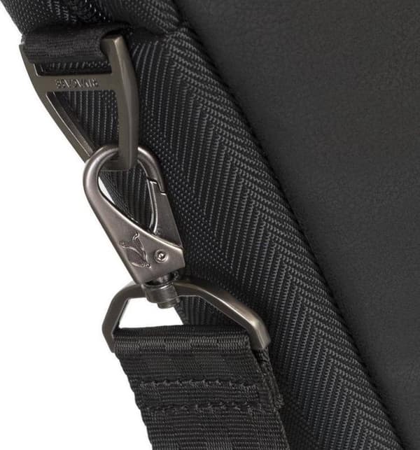 "RivaCase 8135 kannettavan tietokoneen laukku Business 15,6"" musta"